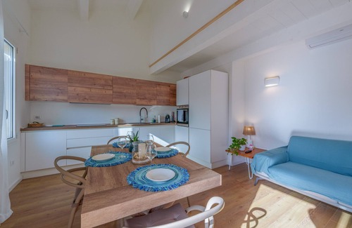 Santa Teresa di Gallura Appartement | Appartement 'Elegant House in the Centre' avec balcon, Wi-Fi et climatisation