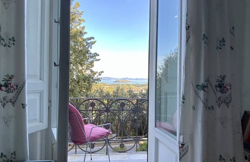 Tuoro sul Trasimeno Maison | Apartment in period villa Trasimeno Lake view