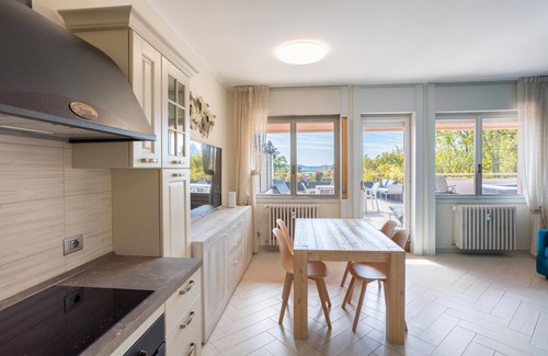 Lesa Appartement | Appartement 'Jacuzzi E Vistalago' avec Vue sur le Lac, Wi-Fi et Climatisation