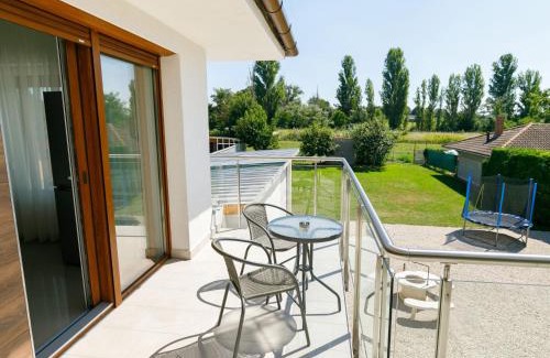 Balatonszarszo Appartement | Apartment Johann 1 by Interhome