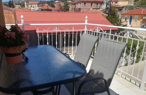 Faraklata Appartement | Appartement "Kantouni maisonette view" avec vue sur la mer, terrasse & Wi-Fi
