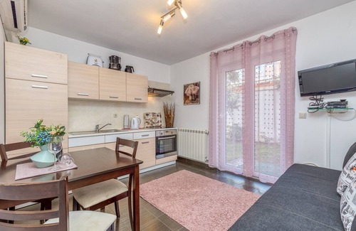 Cancini Appartement | Appartement Kardumovic II Brown avec vue sur le jardin