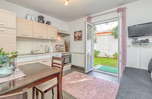 Cancini Appartement | Appartement Kardumovic II Brown avec vue sur le jardin