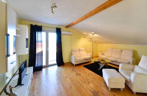 Gornji Karin Appartement | Apartment Karla by Interhome