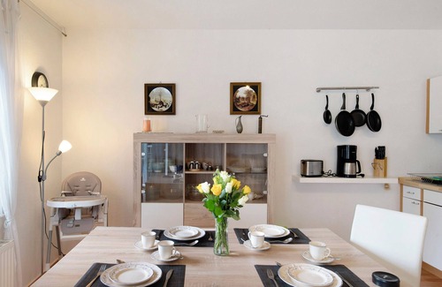 Lalendorf Appartement | Appartement "Kinderfreundliche Wohnung Am See" avec jardin privé, balcon et Wi-Fi
