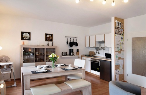 Lalendorf Appartement | Appartement "Kinderfreundliche Wohnung Am See" avec jardin privé, balcon et Wi-Fi