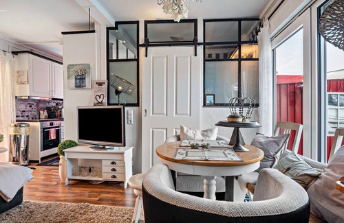 Erichshof Appartement | Apartment 'Kleine Oase Stuhr Im Container E G' with Shared Terrace, Shared Garden and Wi-Fi