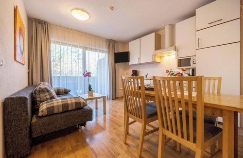 Naz Appartement | Appartement "Klementhof Nr 3" avec vue sur les montagnes, piscine, Wi-Fi, balcon et jardin