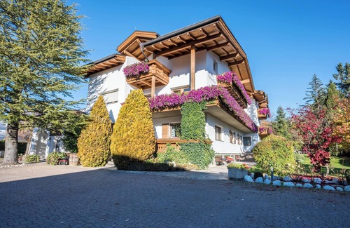 Naz Appartement | Appartement "Klementhof Nr 7" avec vue sur les montagnes, piscine, Wi-Fi, balcon et jardin