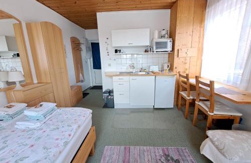 Serrahn Appartement | Apartment Kletterrose, Seenähe, Mecklenburgische Seenplatte