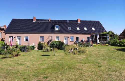 Plattenburg Appartement | Apartment 'Koppelblick' with Private Terrace, Shared Garden and Wi-Fi