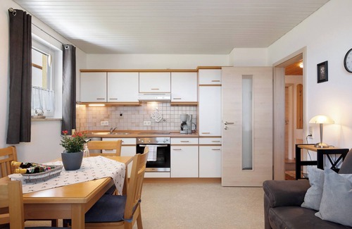 Schonenbach Appartement | Appartement "Kornelia Ebner" avec vue sur les montagnes, terrasse privée et Wi-Fi