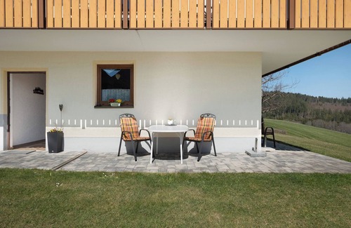 Schonenbach Appartement | Appartement "Kornelia Ebner" avec vue sur les montagnes, terrasse privée et Wi-Fi