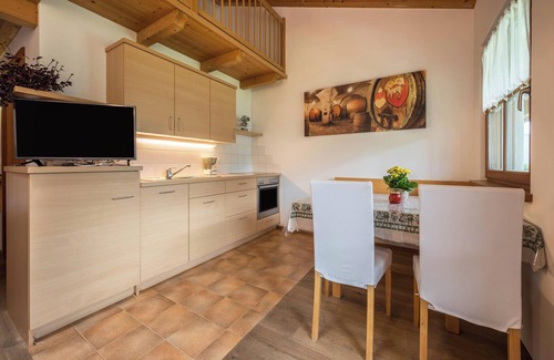 Bressanone Appartement | Appartement "Kreuzhof links" avec vue sur les montagnes, Wi-Fi, balcon et jardin