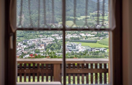 Bressanone Appartement | Appartement "Kreuzhof links" avec vue sur les montagnes, Wi-Fi, balcon et jardin