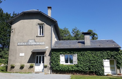 Le Soulie Appartement | Apartment 'L'école' with Mountain View and Private Garden