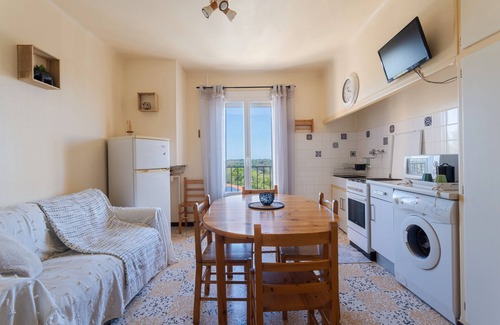 Banyuls-dels-Aspres Appartement | Apartment 'Les Albères' with Sea View, Wi-Fi and Air Conditioning