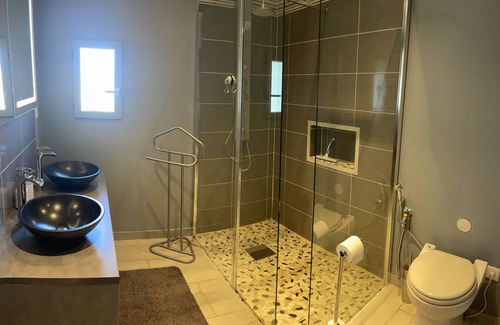Saumur Val de Loire Appartement | Apartment 'La Pause' with Private Terrace, Shared Garden and Wi-Fi