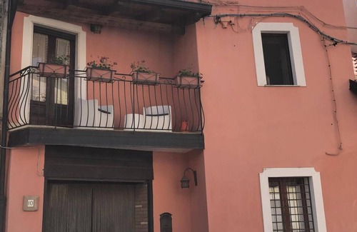 Castelnuovo Cilento Appartement | Apartment 'La Casa Di Arianna' with Sea View, Wi-Fi and Air Conditioning