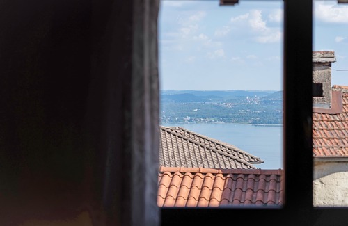 Massino Visconti Appartement | L'appartement "La Casa di Annibale" convient aux grandes familles ou aux groupes d'amis.