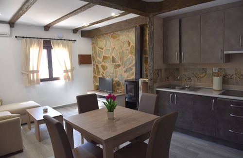 Chiclana de Segura Appartement | Appartement 'La Teja 3' avec vue sur les montagnes, Wi-Fi et climatisation