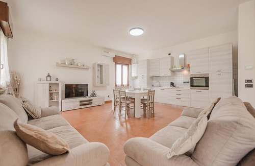 Rivoli Veronese Appartement | Apartment 'La Fenice' with Mountain View, Wi-Fi and Air Conditioning