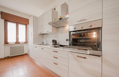 Rivoli Veronese Appartement | Apartment 'La Fenice' with Mountain View, Wi-Fi and Air Conditioning