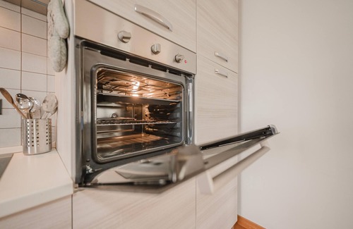 Rivoli Veronese Appartement | Apartment 'La Fenice' with Mountain View, Wi-Fi and Air Conditioning