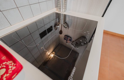 Rivoli Veronese Appartement | Apartment 'La Fenice' with Mountain View, Wi-Fi and Air Conditioning