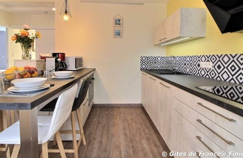 Locmaria-Plouzane Appartement | Apartment 'La Maison Bleue' with Private Terrace, Shared Garden and Wi-Fi