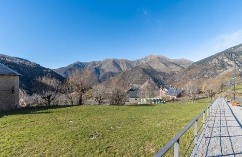 Durro Appartement | Apartment 'La Golfa' with Mountain View and Private Garden