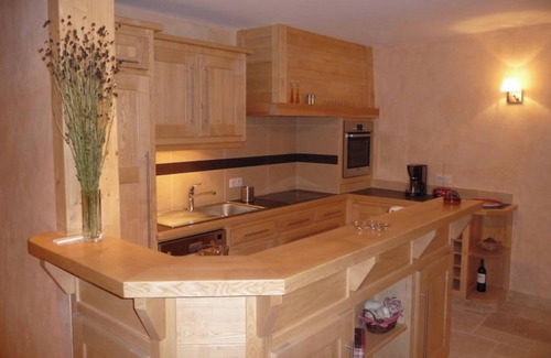 Taninges Appartement | Appartement 'La Grange - 4 Pers' avec vue sur les montagnes, jardin privé et Wi-Fi