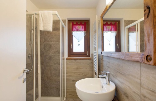 Pont Suaz Appartement | Apartment 'La Vigne De Papagran App3' with Mountain View, Shared Garden and Wi-Fi