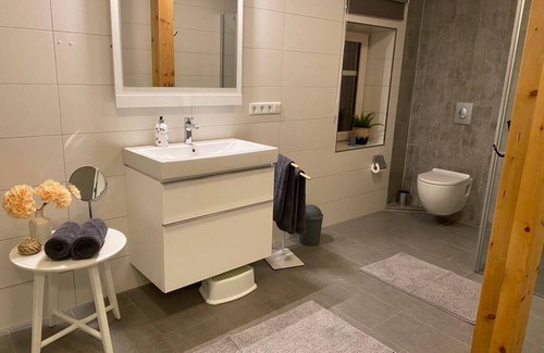 Brookmerland Appartement | Apartment 'Landhaus Alte Welt Nordseeküste 1' with Shared Terrace and Wi-Fi