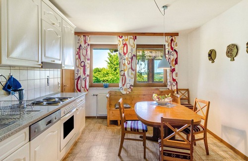 Hofgeismar Appartement | Appartement 'Landleben' avec vue sur les montagnes et jardin partagé