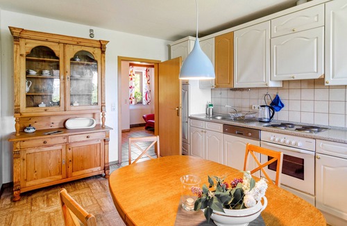 Hofgeismar Appartement | Appartement 'Landleben' avec vue sur les montagnes et jardin partagé