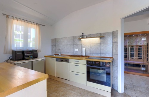 Kapelica Appartement | Appartement Laura by Interhome