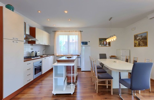 Kapelica Appartement | Appartement Laura by Interhome