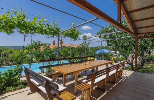 Kapelica Appartement | Apartment Laura by Interhome