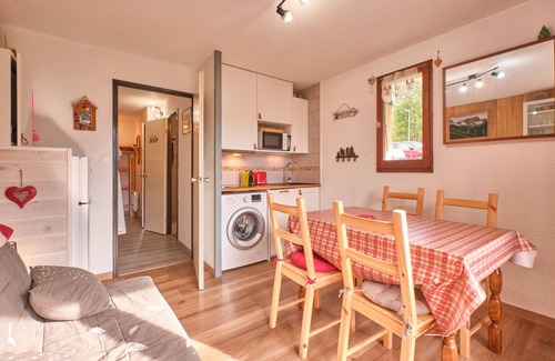 Gresse-en-Vercors Appartement | Apartment 'Le Serpaton' with Mountain View and Balcony