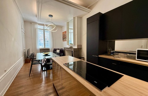 Besancon Old Town Appartement | Apartment 'Le Granvelle' with Wi-Fi