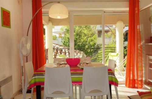 Saint-Cyr-sur-Mer Appartement | Apartment Le Madrilène by Interhome