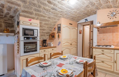 Payzac Appartement | Apartment 'Le Mas De La Blache' with Mountain View and Wi-Fi