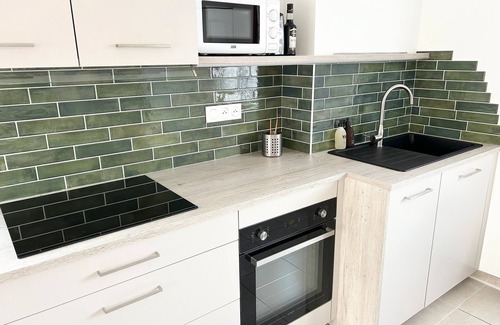 Chateauneuf Appartement | Apartment 'Le Relai Des Gayots' with Mountain View, Shared Garden and Wi-Fi