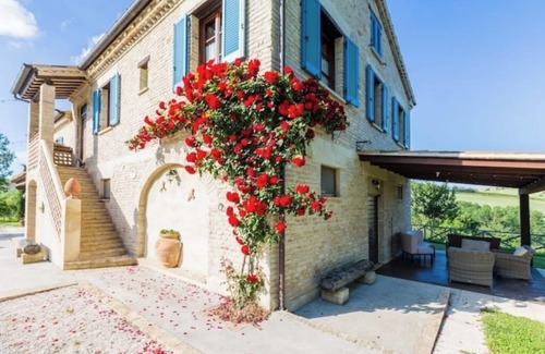 Mondavio Maison | Apartment "Le Rose" - Agriturismo Borgo la Rovere