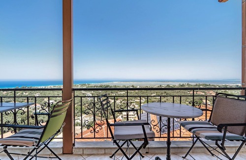 Frinion Appartement | Appartement "Lefkothea 4" avec vue sur la mer, balcon et Wi-Fi.