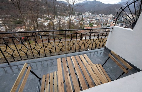 Ax-les-Thermes Appartement | Appartement 'Les Appartements De Clélia' avec vue sur les montagnes, terrasse privée et Wi-Fi
