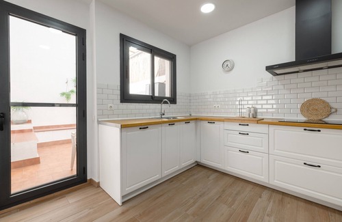 Camarles Appartement | Appartement "Les Carolines" avec terrasse privée, Wi-Fi et climatisation
