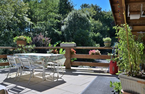 Chein-Dessus Appartement | Appartement 'Les Chambres Du Ruisseau' avec vue sur la montagne, terrasse partagée et Wi-Fi