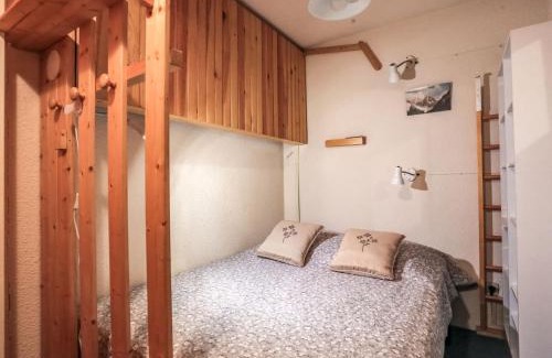 Les Boisses Appartement | Apartment Les Olympiques - Tignes 1800-10 by Interhome